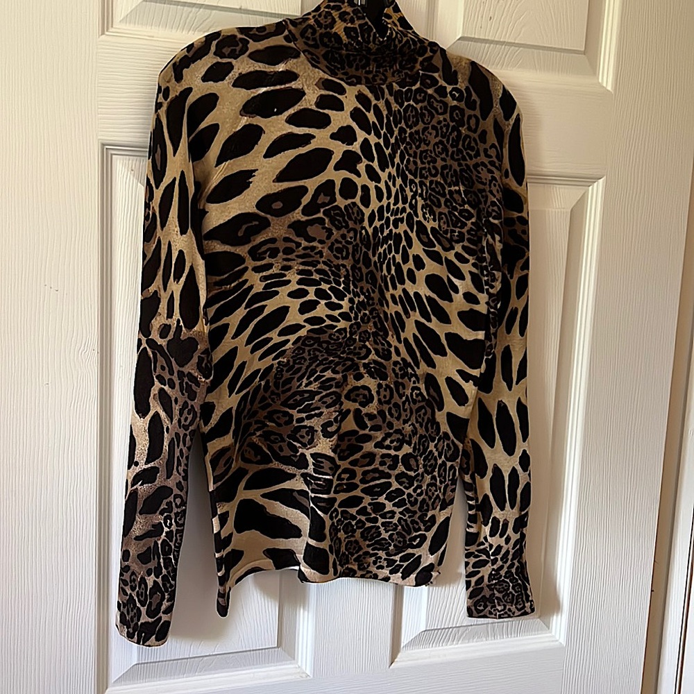 Turtleneck long sleeve sweater animal print